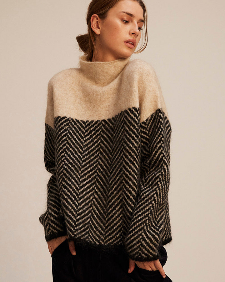 "Norah | Maglione in Cotone con Collo Alto" can be rewritten as "Norah | Maglione in Cotone con Collo Alto Elegante".