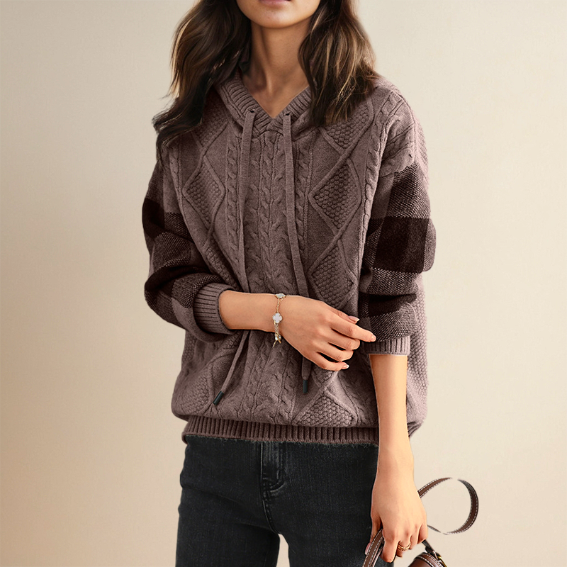 Emily | Maglione con Cappuccio Intrecciato" could be rewritten as "Emily | Intrecciato Hoodie Sweater.